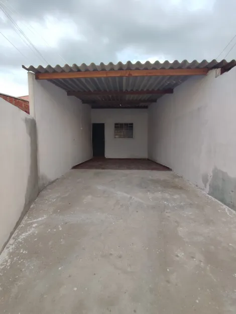 Aluguel de Casa no Jardim Nossa Senhora Aparecida (Icaraí) por R$778,00 - 3 Cômodos e Garagem Inclusa!